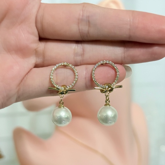 ⚜️ Elegant Gold and Pearl Drop Earrings With Zirconia - Picture 7 of 7